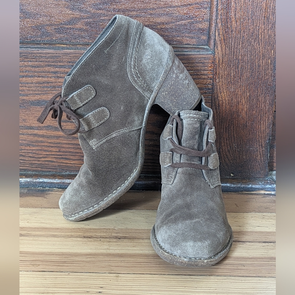 Clarks Carleta Lyon booties